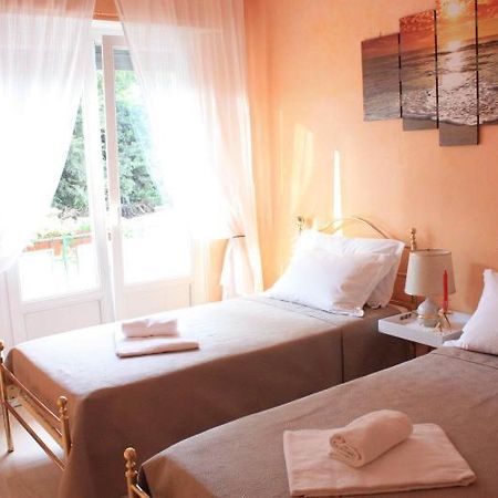 Apartment At Colosseo With Terrace Overlooking The Garden By Lyon Рим Екстериор снимка